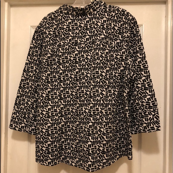 Chico’s no iron blouse. Black and white print - Picture 3 of 3